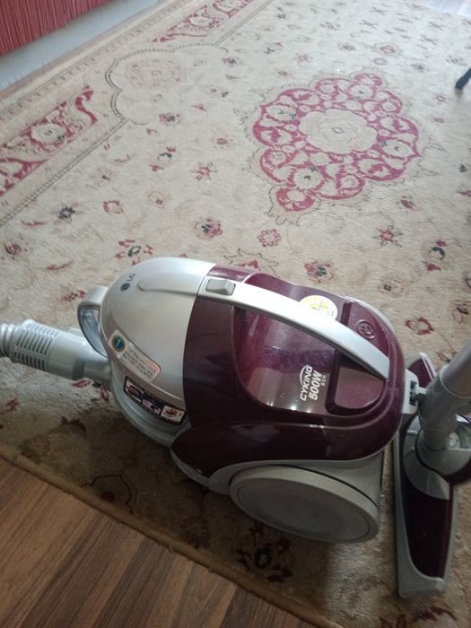 Пылесос LG.     .