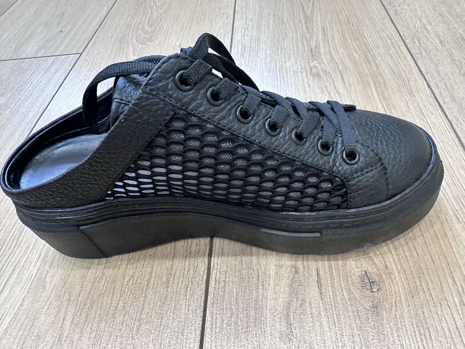 Продам летнюю обувь Nursace