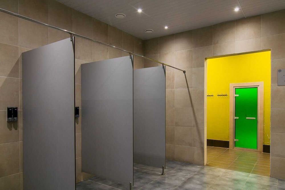 Кабинки, Перегородки, Разделители для туалетов и душевых