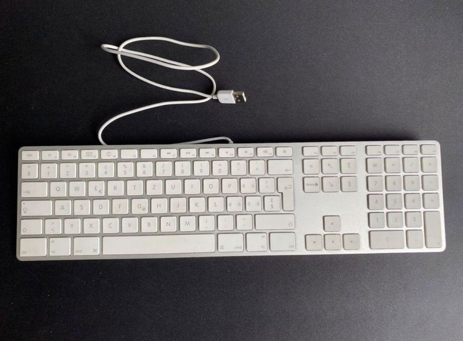 Apple Mac Pro A1289 | Xeon 3.06 GHz | 16GB RAM | SSD 256GB + Tastatură + Mouse Apple
