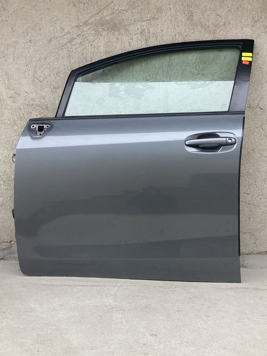 Предна лява врата за тойота версо/Toyota Verso 09-14г