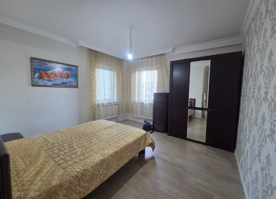 Сдам на длительный срок 2 х комнатную квартиру .