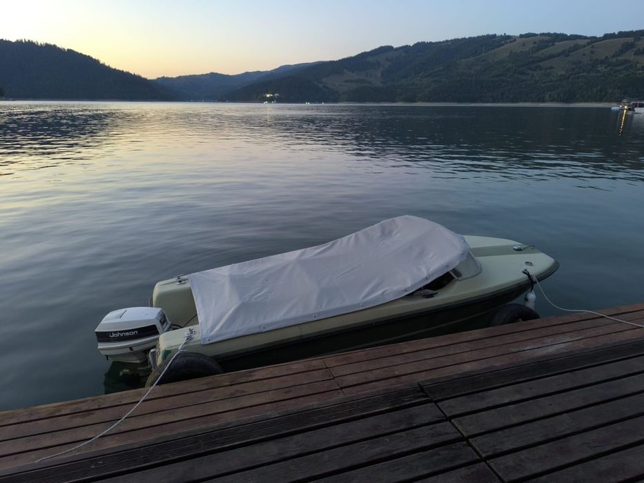 Vand schimb Barca cu motor 50cp peridoc inmatriculate  RO