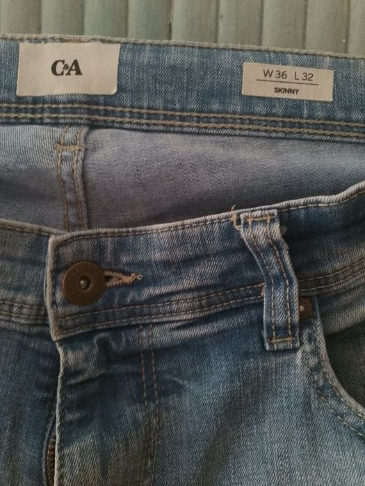 Blugi C&A bărbătești ,moderni și calitativi