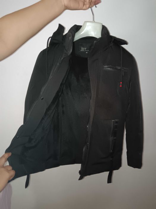 Ichi mex kurtka. Yangi 1-2marta kiyilgan!!! Razmeri 40.