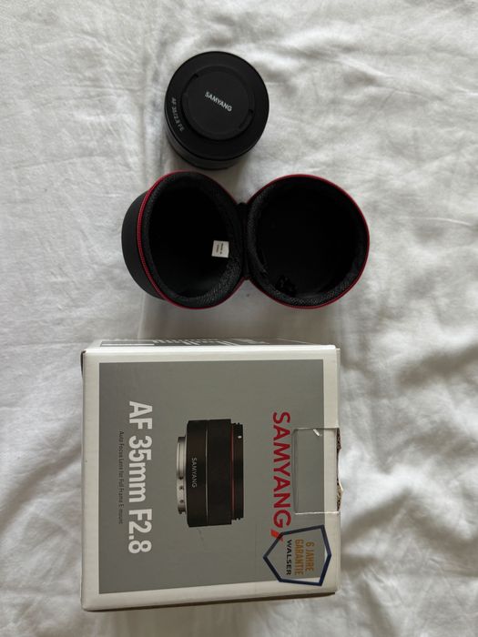 Sony Alpha A7 III + Samyang AF 35mm f/2.8 - Sony FE Fit + Flash + Case