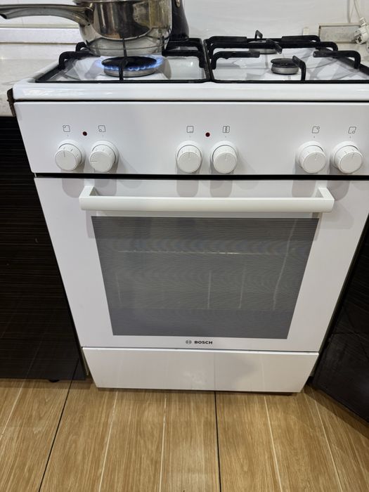 Продам газ плиту bosh