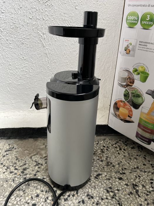 Бавна Сокоизстисквачка Imetec Succo Vivo Compact SJ700, 150W, Сок!