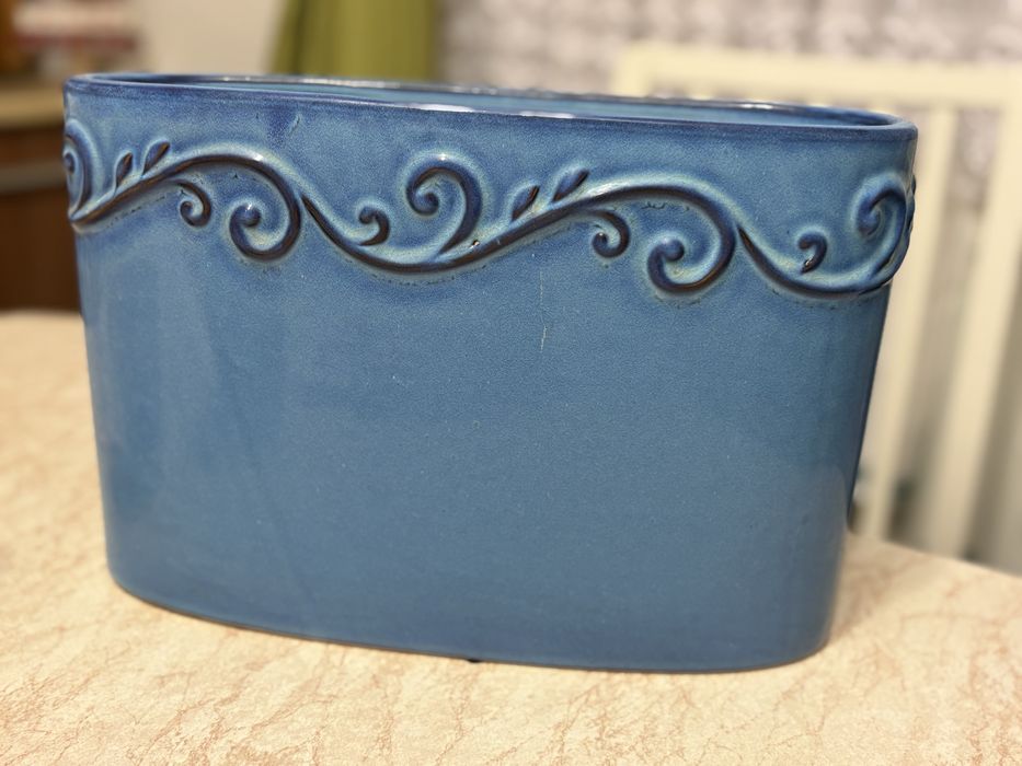 Ghiveci oval albastru de ceramica cu modele