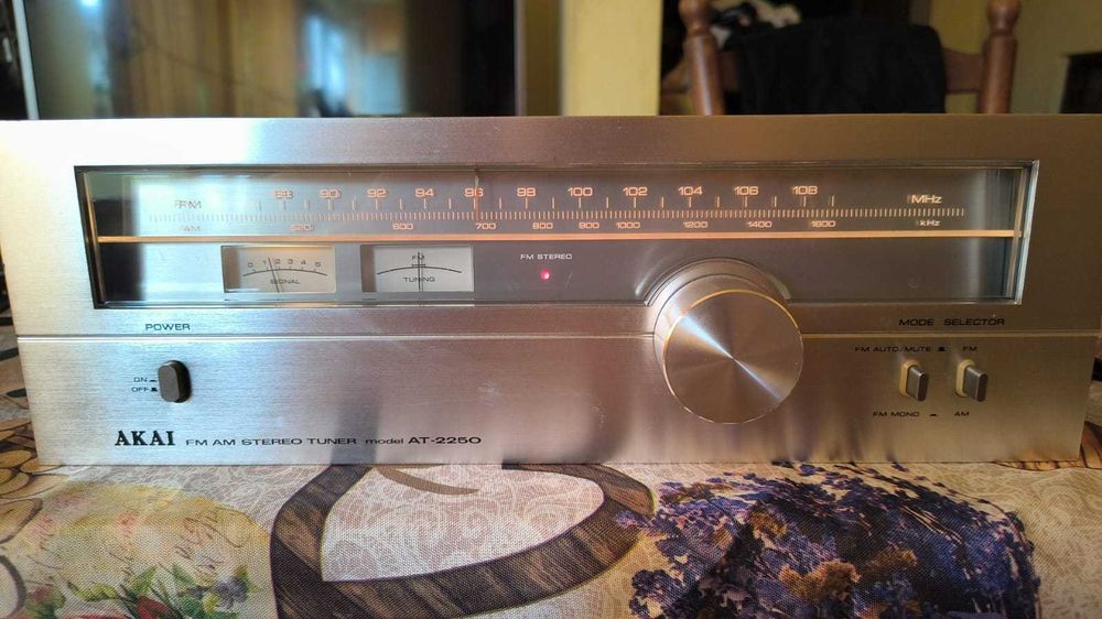 Radio,tuner Akai AT2250