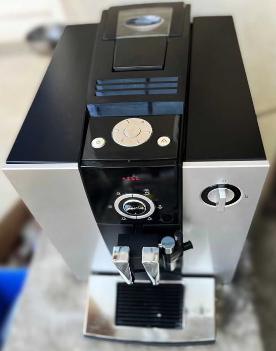 Espressor Jura Impressa F7 sau Ena Micro 9 sau Philips EP5500
