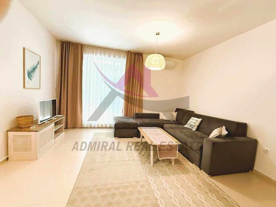 Дава се под наем Тристаен апартамент в Варна, Център - 95 кв.м за 1000 € - Снимка #1