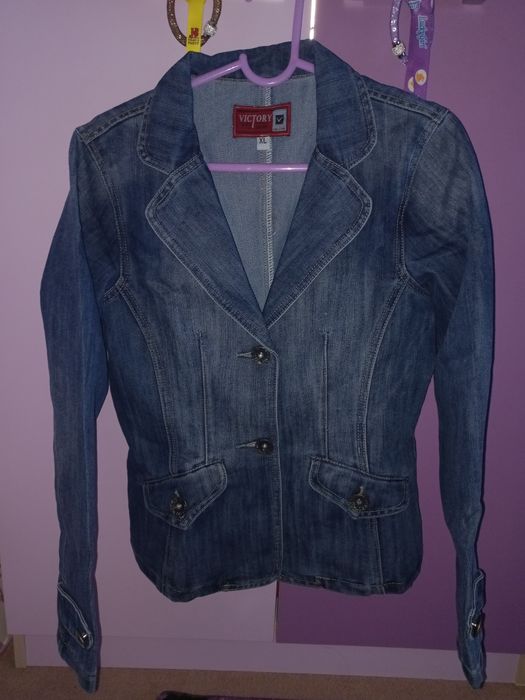 Дамско палто размер М и дънково яке размер М