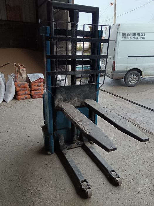 Transpalet electric cu catarg de 2.5 metri