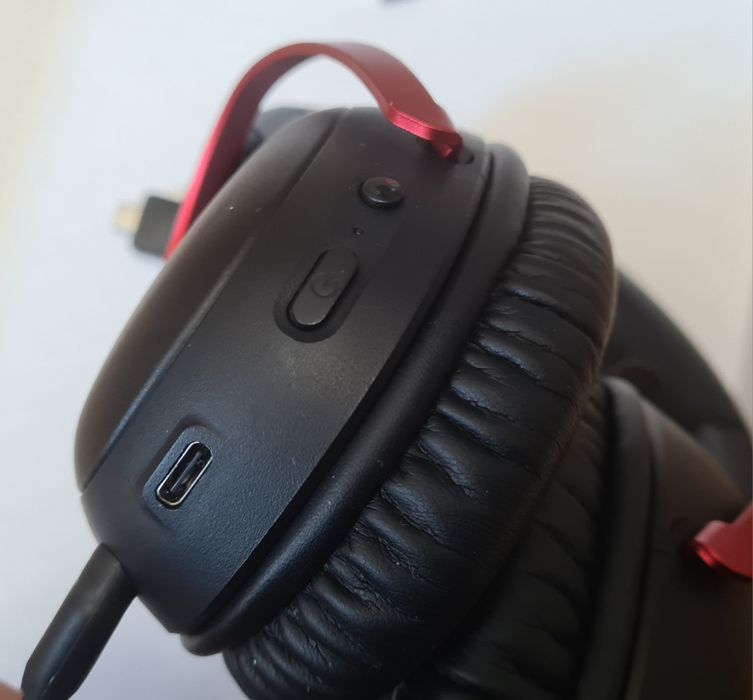Căști gaming HyperX Cloud III wireless