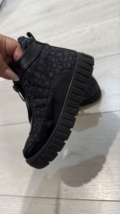 Продам сапожки демисезонные