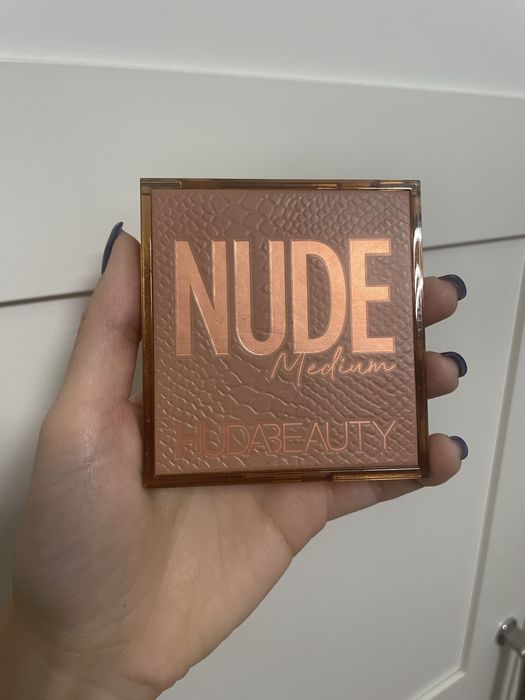 Huda beauty Medium
