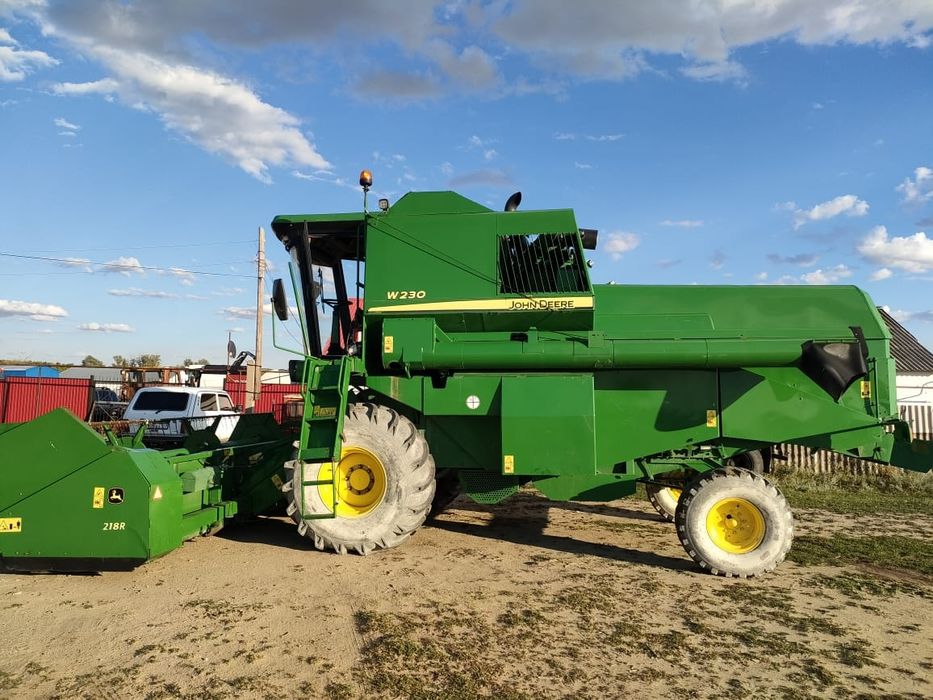 Комбайн John Deere w230
