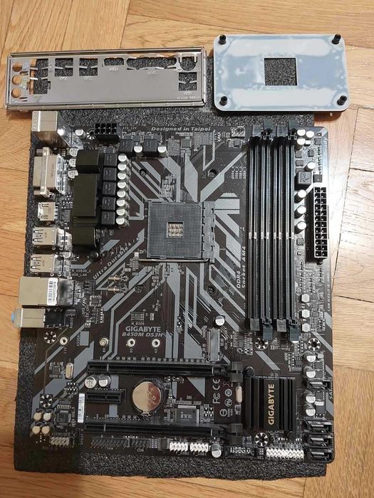 AMD Ryzen 9 3900X + Gigabyte B450M DS3H