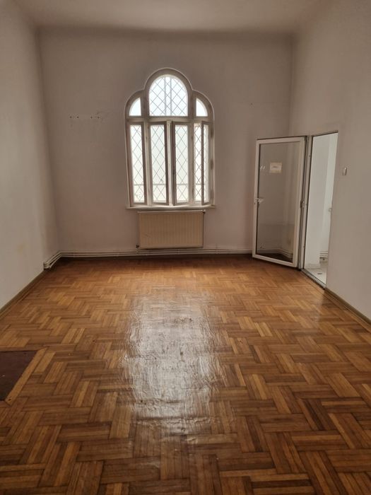 Spatiu / casa ultracentral Pitesti