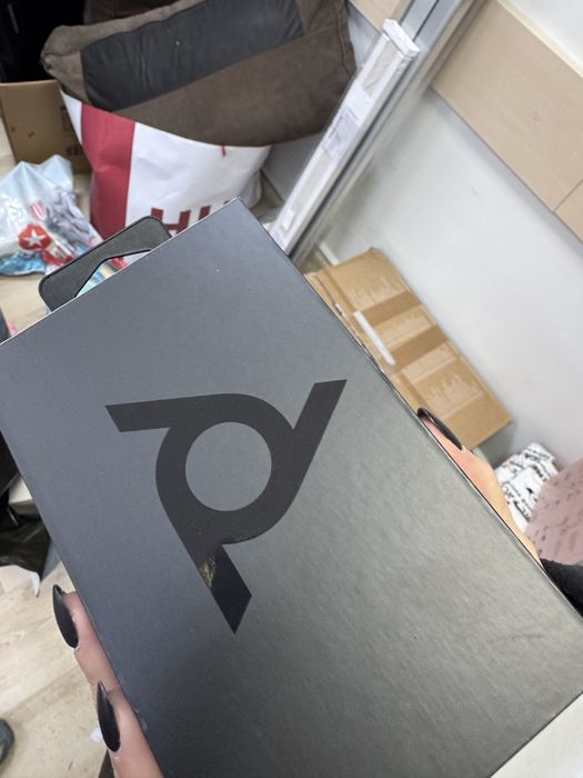 Безжични слушалка за уши Poly Voyager Legend 50 с шумопотискане