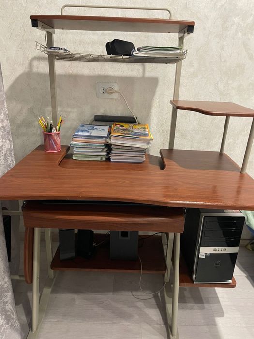 Стол компьютерный