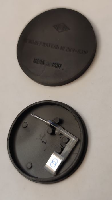 Крышка Вега-109, иглы с иглодержателями, слипматы, вал от Радиотехника