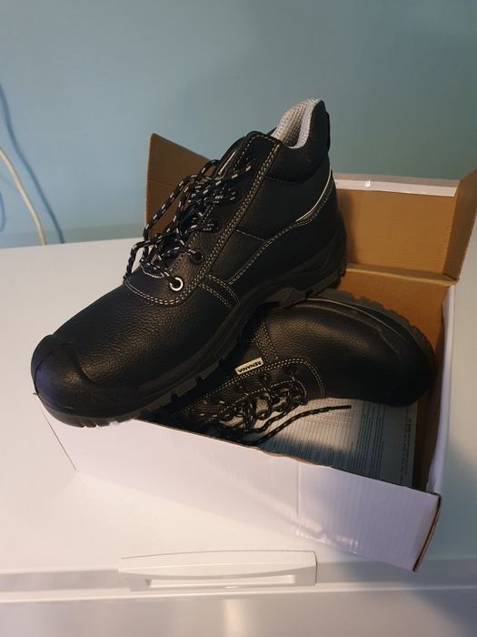 Bocanci / pantofi / adidasi de lucru / safety / de protectie