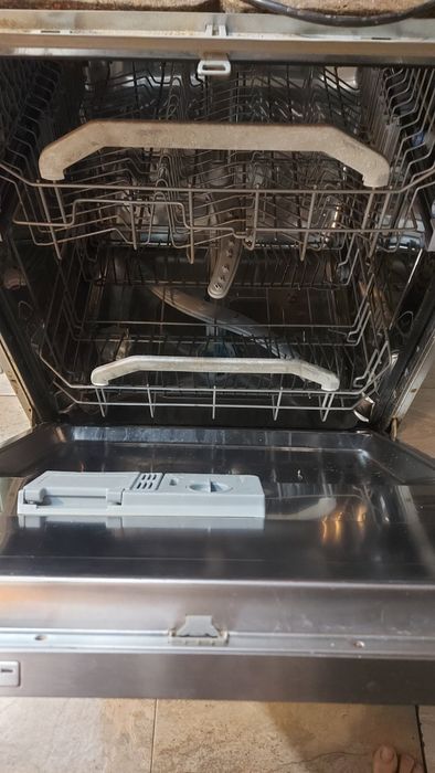 Продам посудомоечную  машинку  аристон на 12 персон встраиваемая