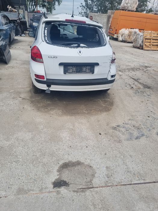 Dezmembrez Renault Clio3 1.5dci