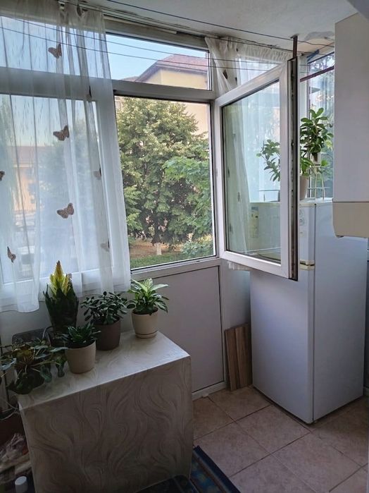 Apartament 3 camere, decomandat, zonă Ostroveni