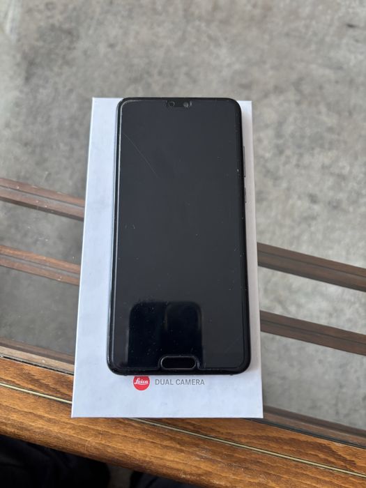 Смартфон HUAWEI P20
