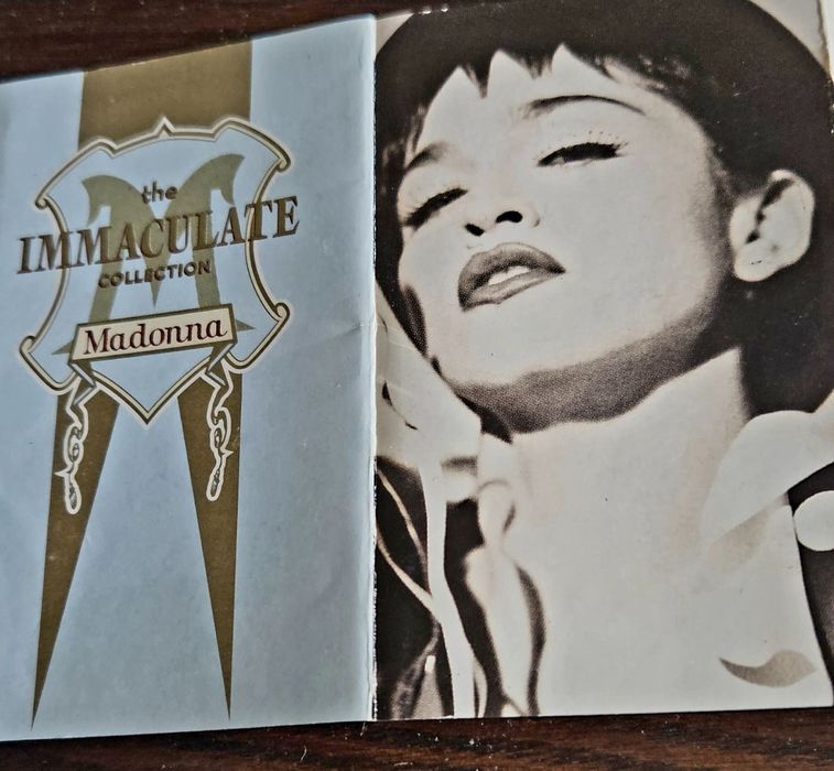 Луксозна Студийна МАДОНА  касета  с книжка.