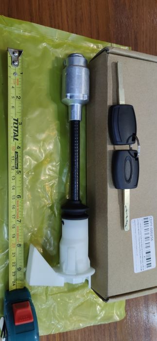 Încuietoare capotă , cu 2 chei pentru Ford MK 2 , 2004-2