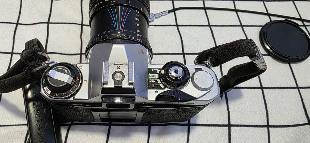 Aparat foto Asahi Pentax ME + obiectiv 80-200mm 1:4.5 + geanta