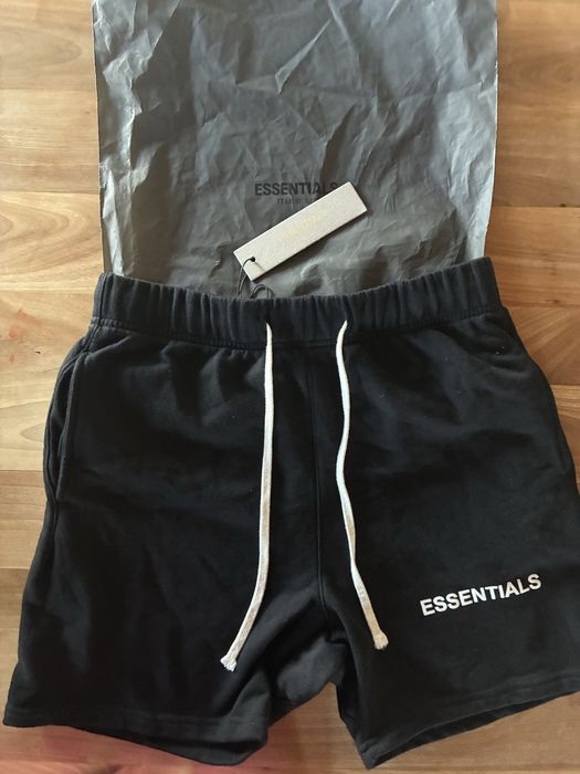 pantaloni essentials