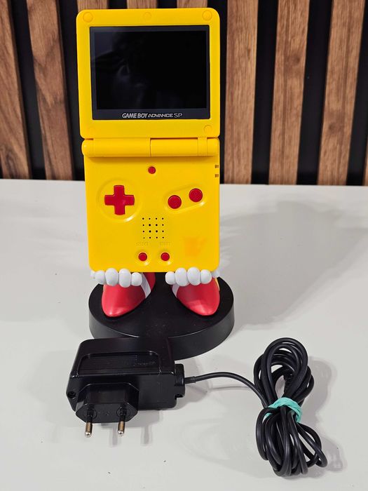 Nintendo Gameboy SP cu ecran IPS Pikachu reshell