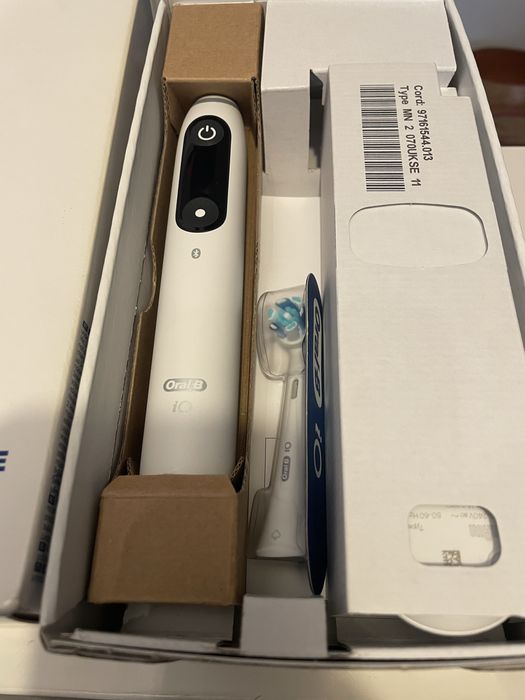 Periuta dinti electrica Oral B IO edition