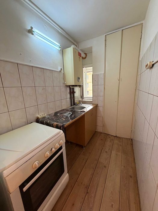 Vand apartament 3 camere - etaj 3 - balcon - cartier Hipodrom - zona Cedonia