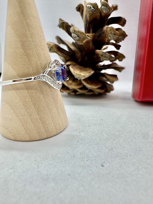 Сребърен пръстен със синтетичен сапфир