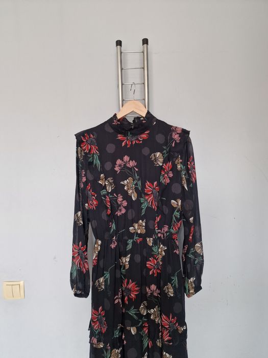 Страхотна дамска рокля HUGO BOSS  размер 42