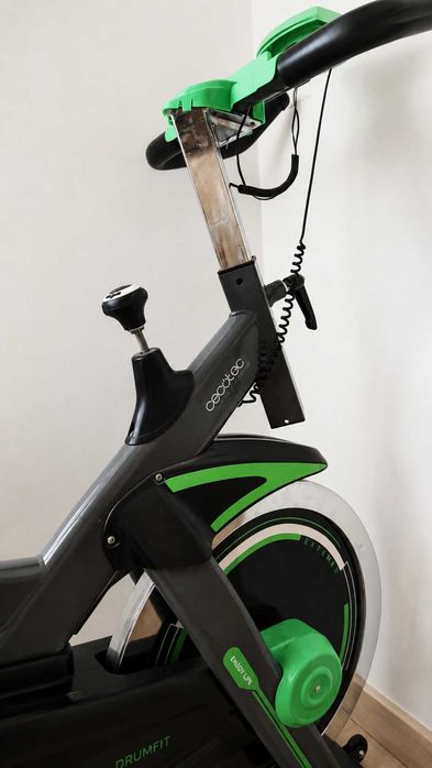 Bicicletă Spinning Cecotec Extreme 25 – Volantă 25 kg, LCD, Pulsometru, Rezistență Reglabilă