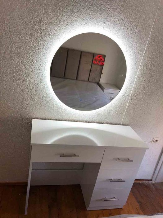 Зеркало в спальню с подсветкой