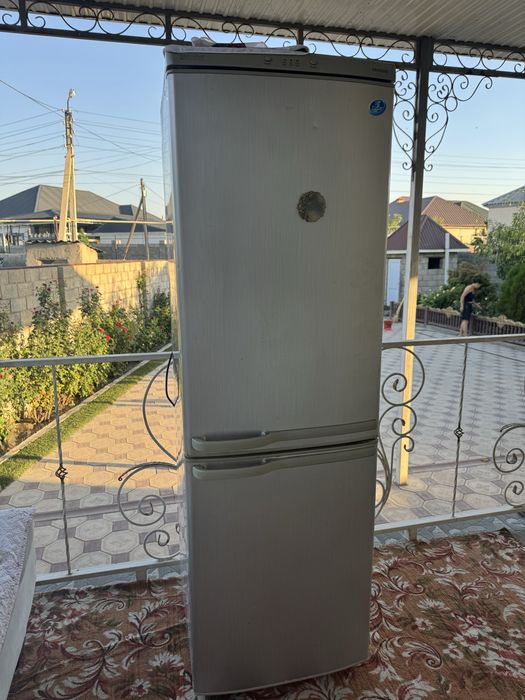 Холодильник продаётся