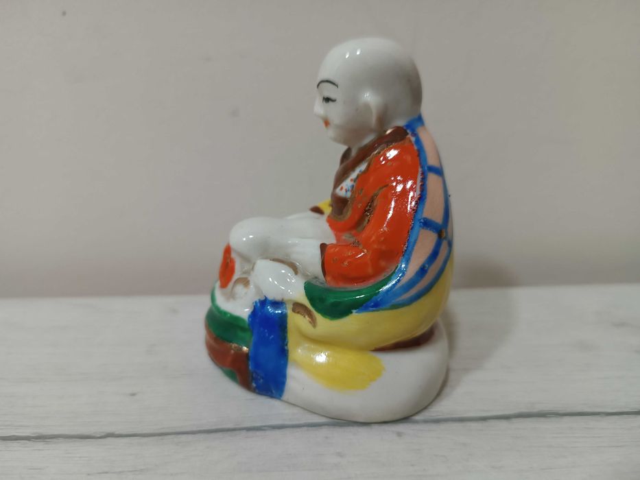 Статуэтка "Будда". Фарфор. Роспись.