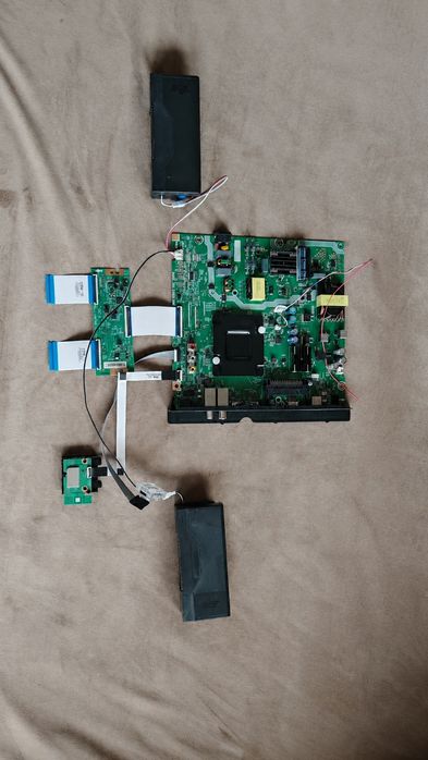 Hisense 55E7Q – Mainboard RSAG7 + sursă + T-CON + WiFi + boxe TESTATE