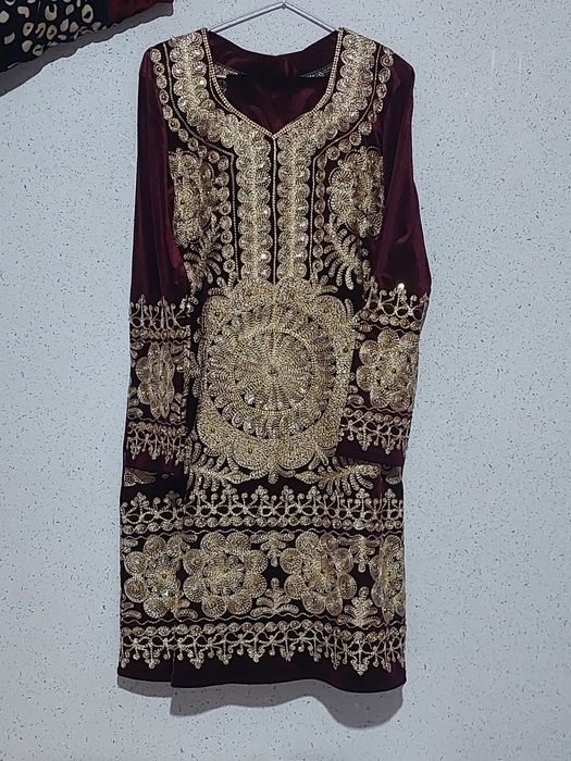 Ayol va qzlar uchn milly koylak sovgaga kegan kylmaganlgi uchn sotuvda