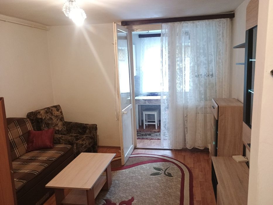 Ofer spre închiriere garsoniera zona centrala