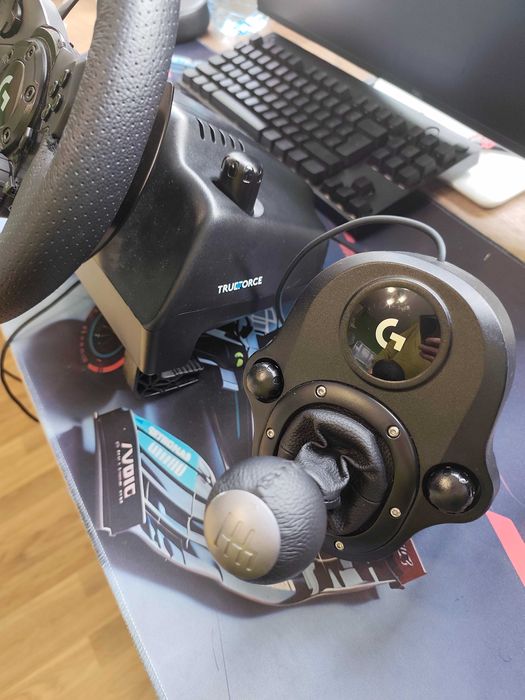 Волан с педали Logitech G923 PS4/PS5/PC + скоростен лост