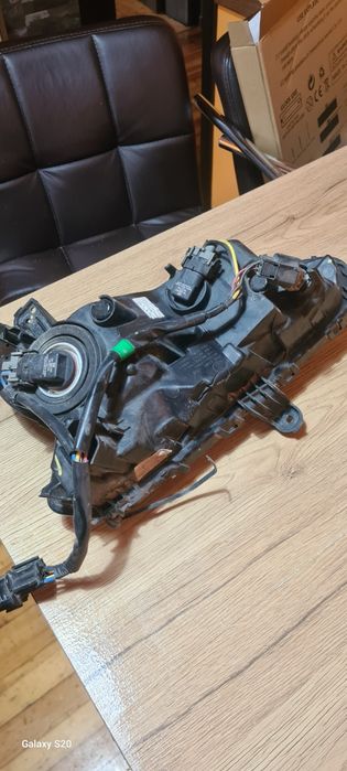 Продавам халоген с лед светлина за Хюндай Санта Фе